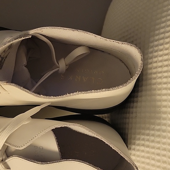Clarks Originals White and Black Desert Boots - Picture 2 of 4
